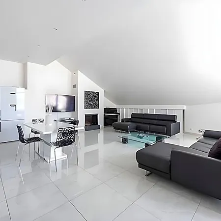 Luxury Penthouse 120ma In The Heart Of Cannes